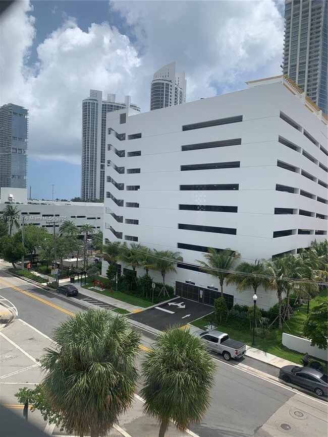 Building Photo - 17800 Atlantic Blvd Unit 206 Rental