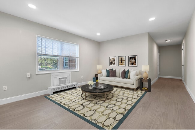 Photo - Laurel Court Apartments