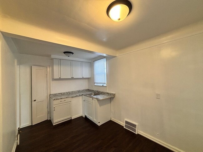 Photo - 20059 Bloom St