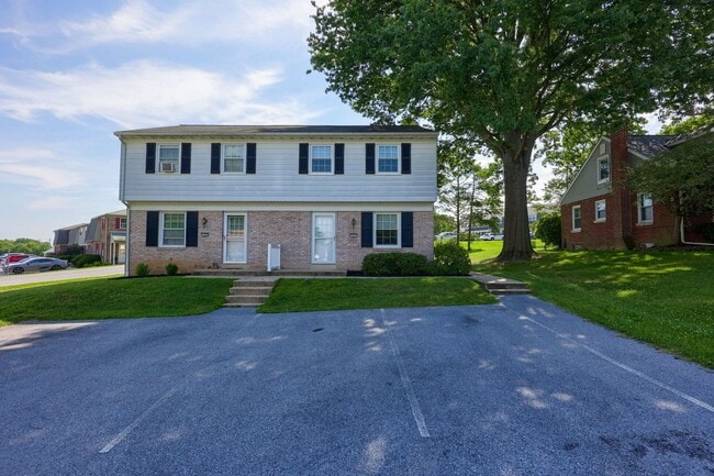 Building Photo - 131 Highview Dr