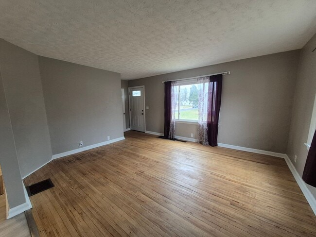 Photo - Charming 3-bedroom home!