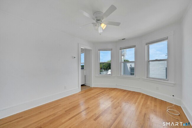 Photo - 125 Tunxis Hill Rd
