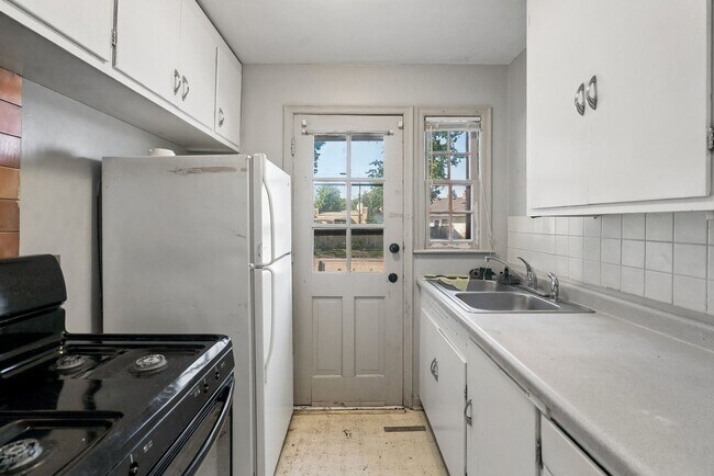 Photo - Charming 1 Bedroom! Unit 3236 A St