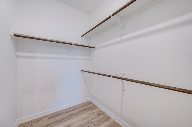 Photo - 3330 Meadknoll Ln