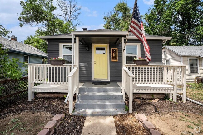 Building Photo - Updated 2 bedroom in Old Town Longmont! Rental