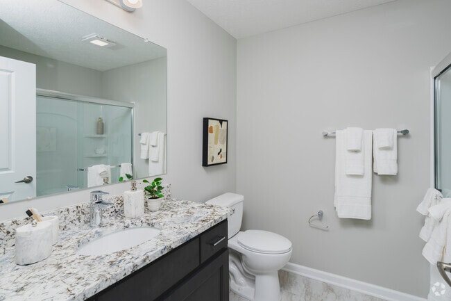 2BR, 2BA - 1,350SF - Bathroom