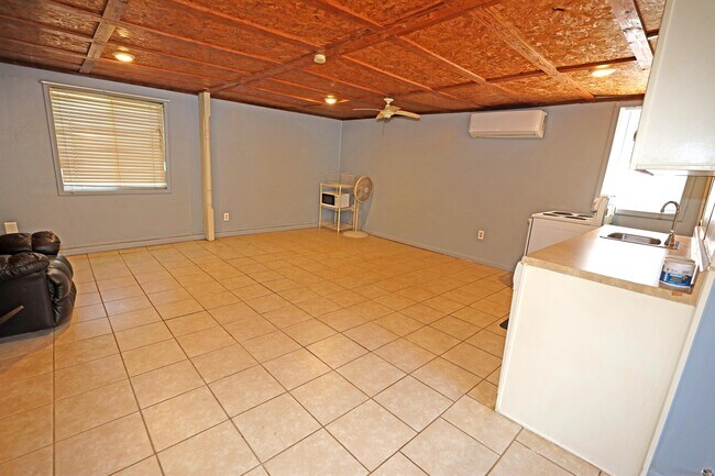 Photo - 523 E Jackson Ave