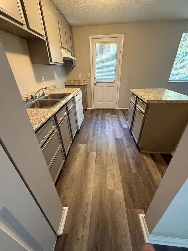 Photo - 2511 Camellia Dr Unit B