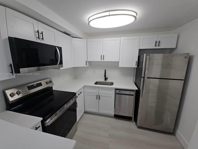 Photo - 8101 Crespi Blvd Apartment Unit 305