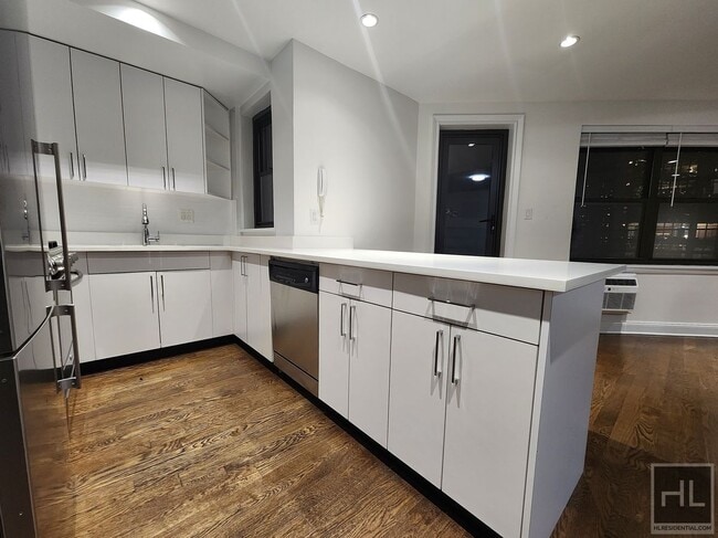 Building Photo - EAST 57 STREET Unit PHA