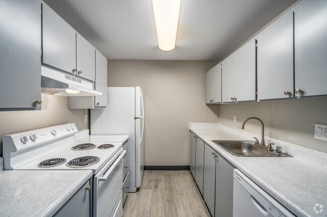 1BR, 1BA - 666SF - Kitchen - Hillcrest Estates