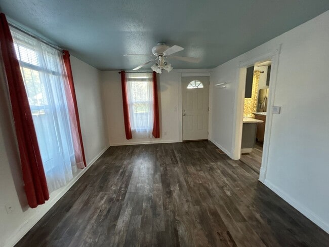 Photo - 723 W 13th St