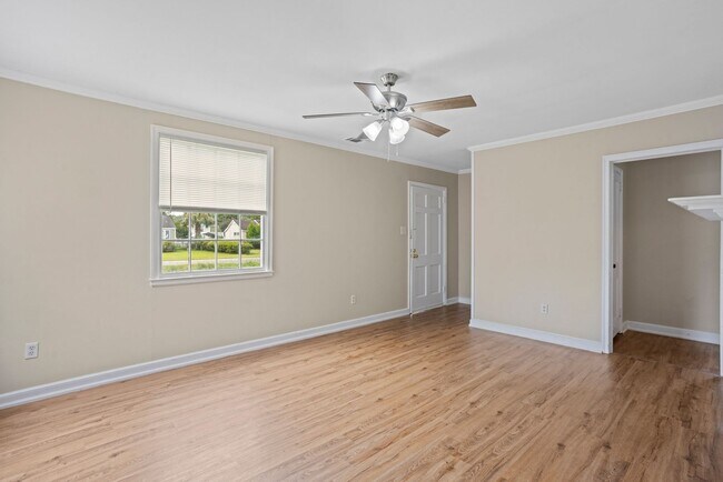 Photo - 3 bedroom, 1 bath home close to Gulfstream...