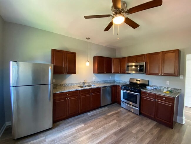 Building Photo - 181 N Balph Ave Unit Apt 2