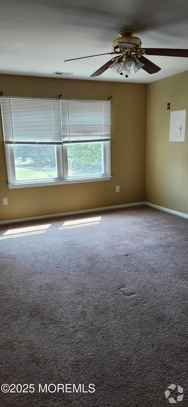 Building Photo - 19 Scotch Pine Dr Unit 133 Rental