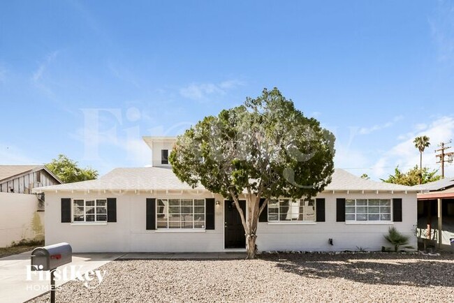 Building Photo - 825 E Ruth Ave Rental