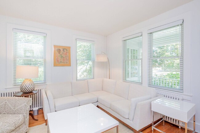 Photo - 15 Huntting Ln