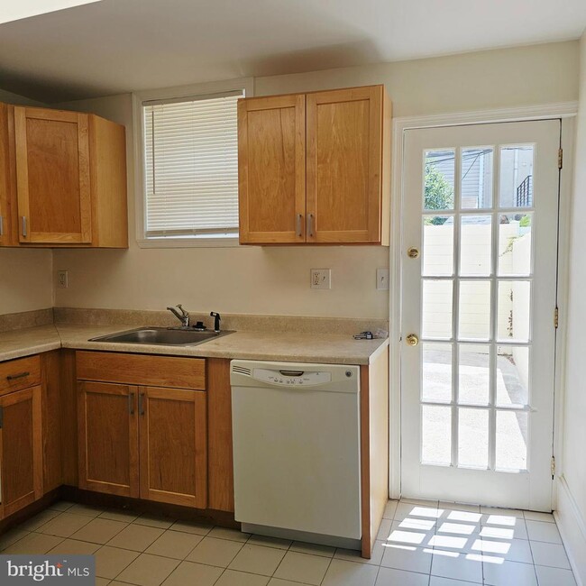 Photo - 1816 Montrose St