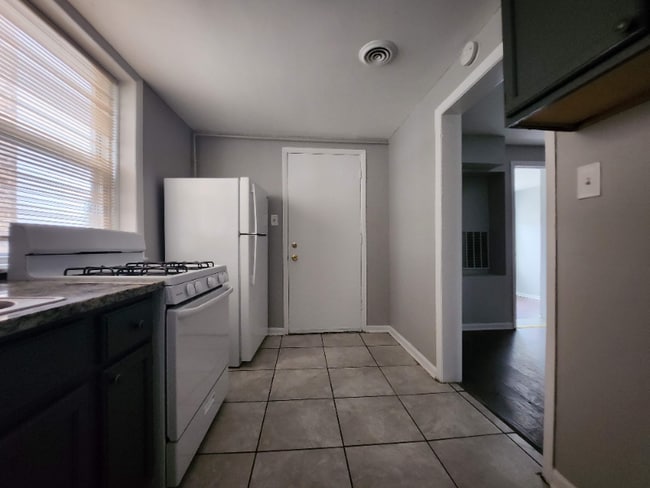 Photo - 8137 S Evans Ave