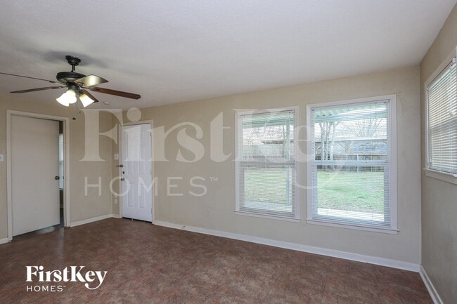 Photo - 816 Russell Ln