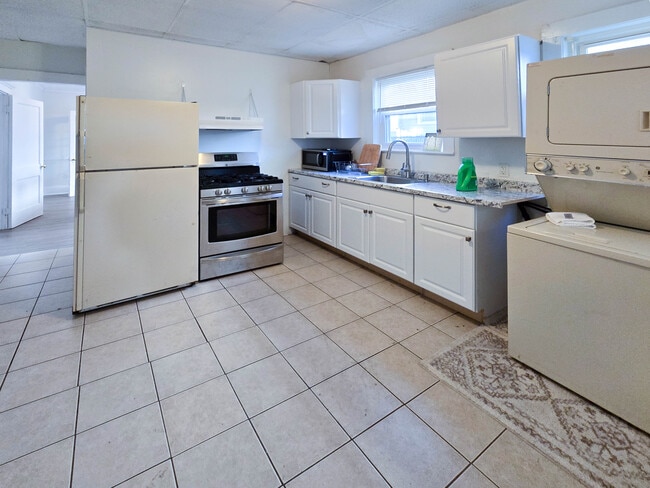 Photo - 63 Pinckney St Unit 1