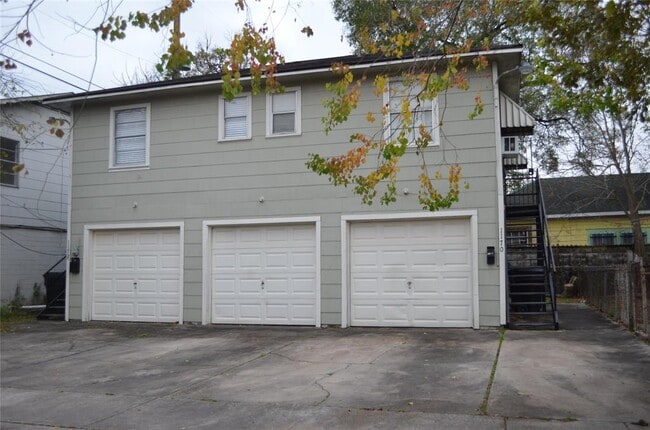 Photo - 1172 Halpern St