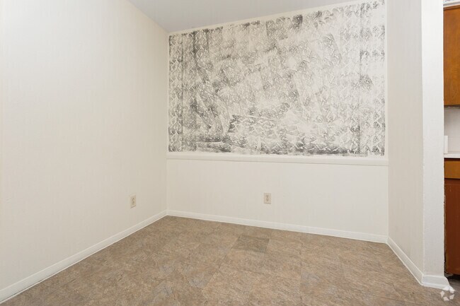 1BR, 1BA - 610SF - Dining Room