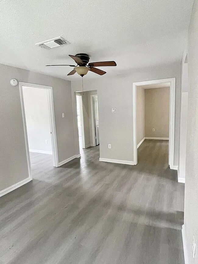 Photo - 1850 Hebert St