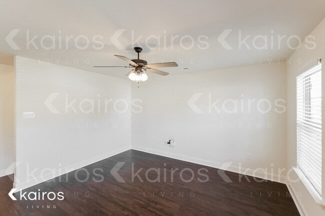 Photo - 609 Wellingburg Rd SE