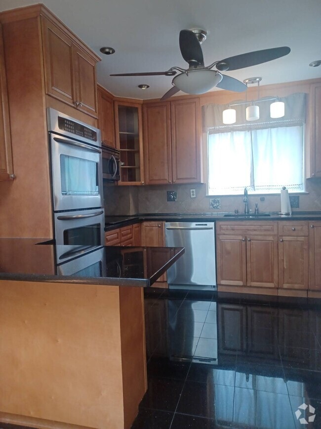 Building Photo - 156-44 77th St Rental