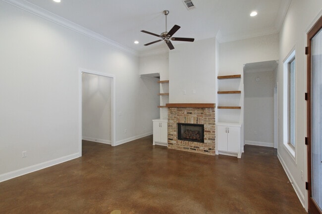 Photo - 1172 Greenfield Cir