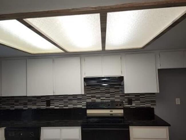 Photo - 415 W Circlewood St