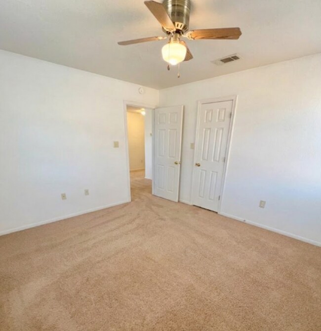 Photo - 106 Horseshoe Dr Unit B