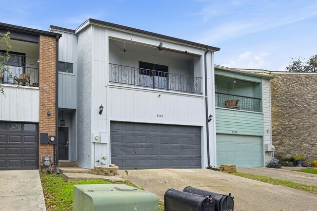 8112 Scottshill