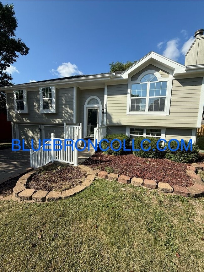 Building Photo - Check out this spacious home with thoughtf...