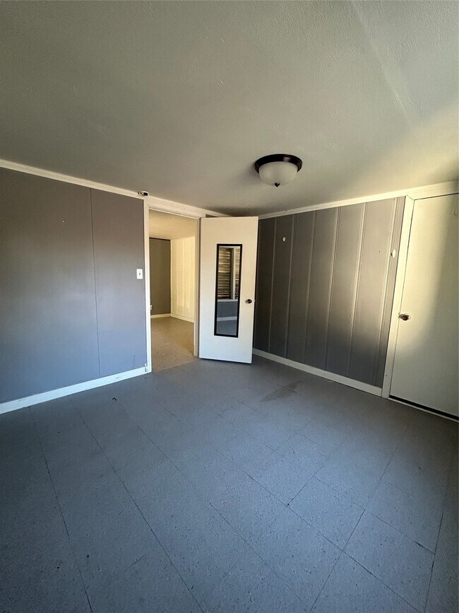 Photo - 1901 N Avenue G Unit 1