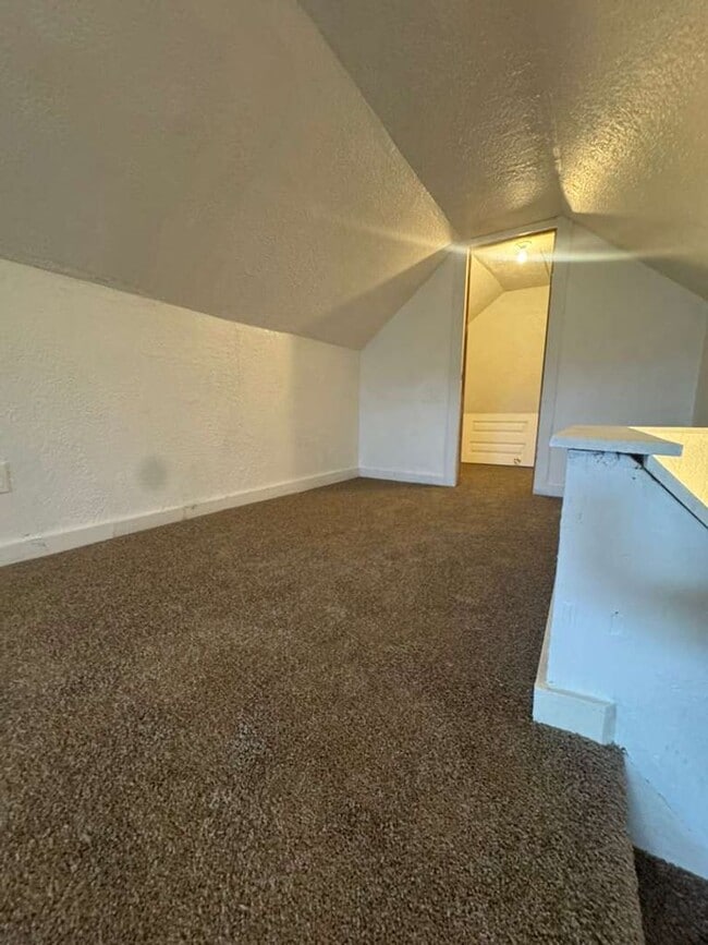 Building Photo - 4 bed 1 bath house