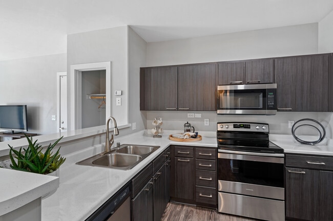 2BR, 2BA - 975SF - Kitchen - Legacy Apartments at Dove Mountain