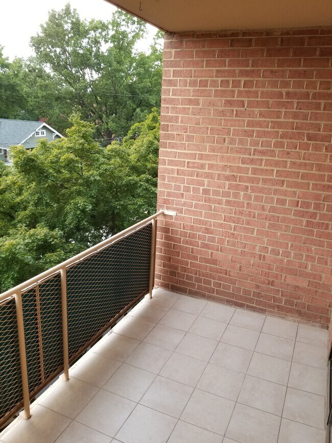 Photo - 1931 N Cleveland St Unit 408