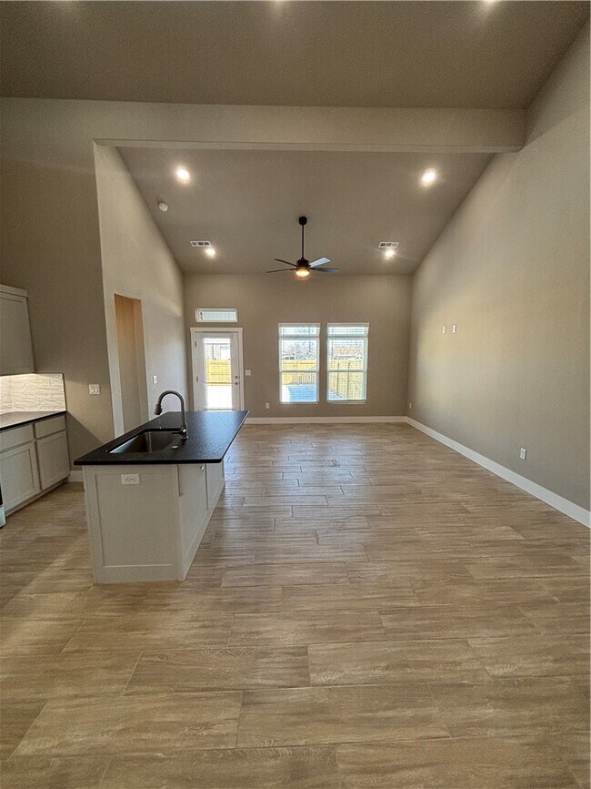 Photo - 480 Azurite Rd