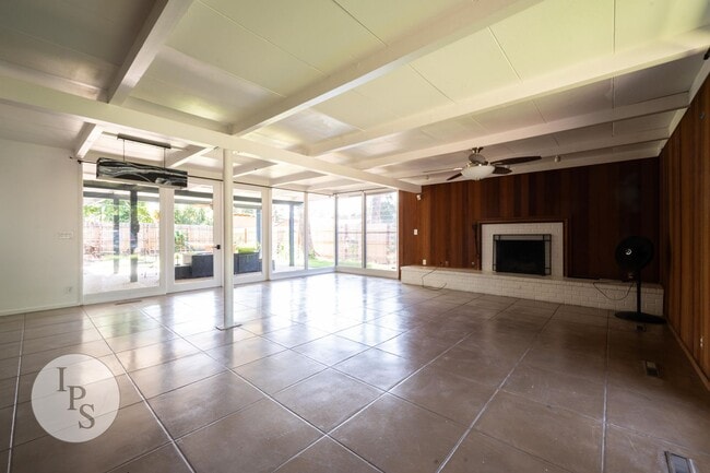 Photo - Hoult: 4096 Unit 4096 Sherman - MAIN