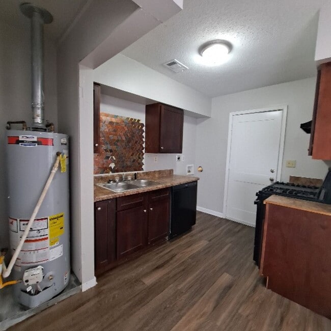 Photo - 606 Weaver Rd