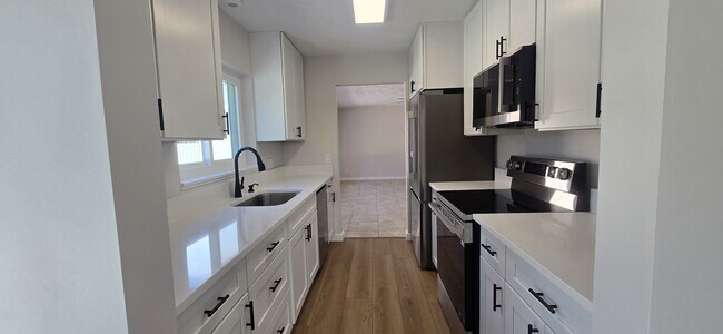 Photo - 802 W 17th St