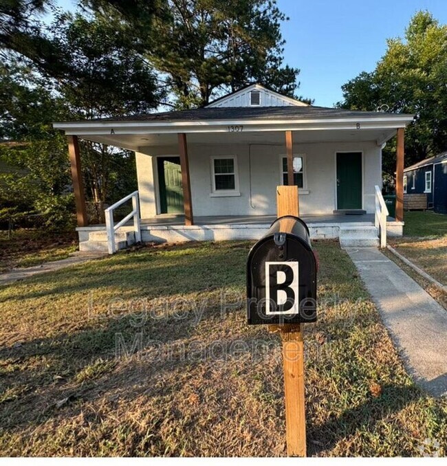 Building Photo - 1307 Washington St E Unit #B Rental