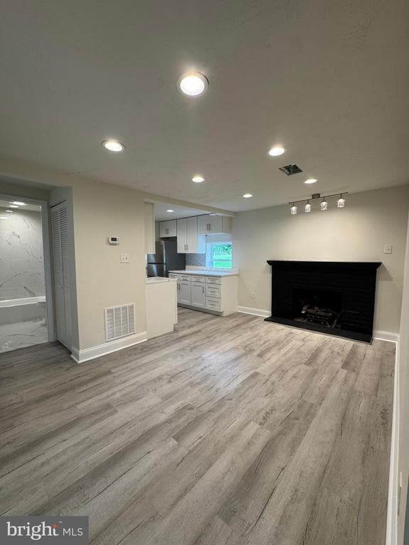 Photo - 1298 Queens Hwy