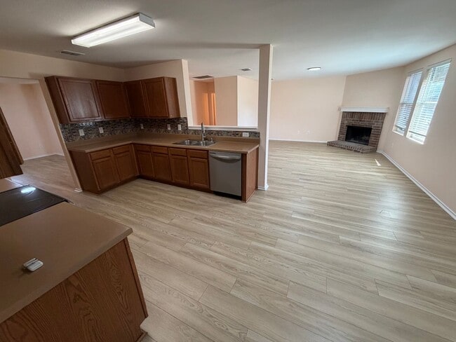 2801 Yellow Rose Ln