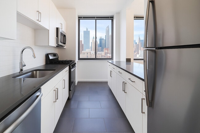 Photo - 504 W 55th St