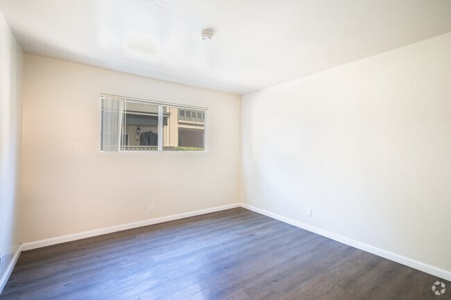 2BR, 1.5BA - Cantabury