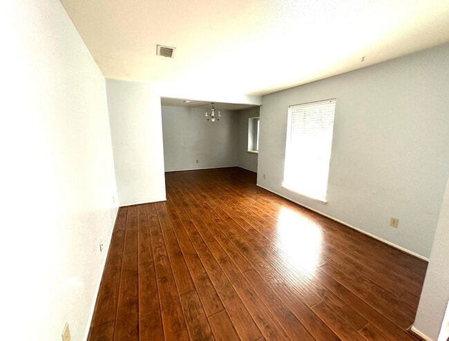 Photo - 18 Brookflower Rd