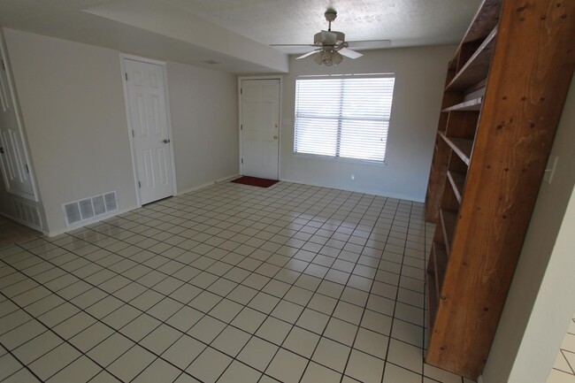 Photo - 7721 White St NE